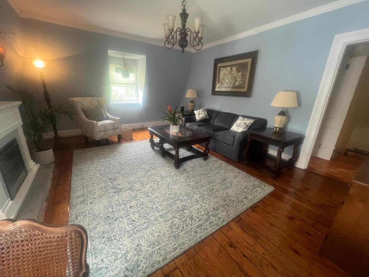 Private Victorian Apartment In Convenient City Location On 5 Acre, Sleeps 5 Πουκίπσι Εξωτερικό φωτογραφία