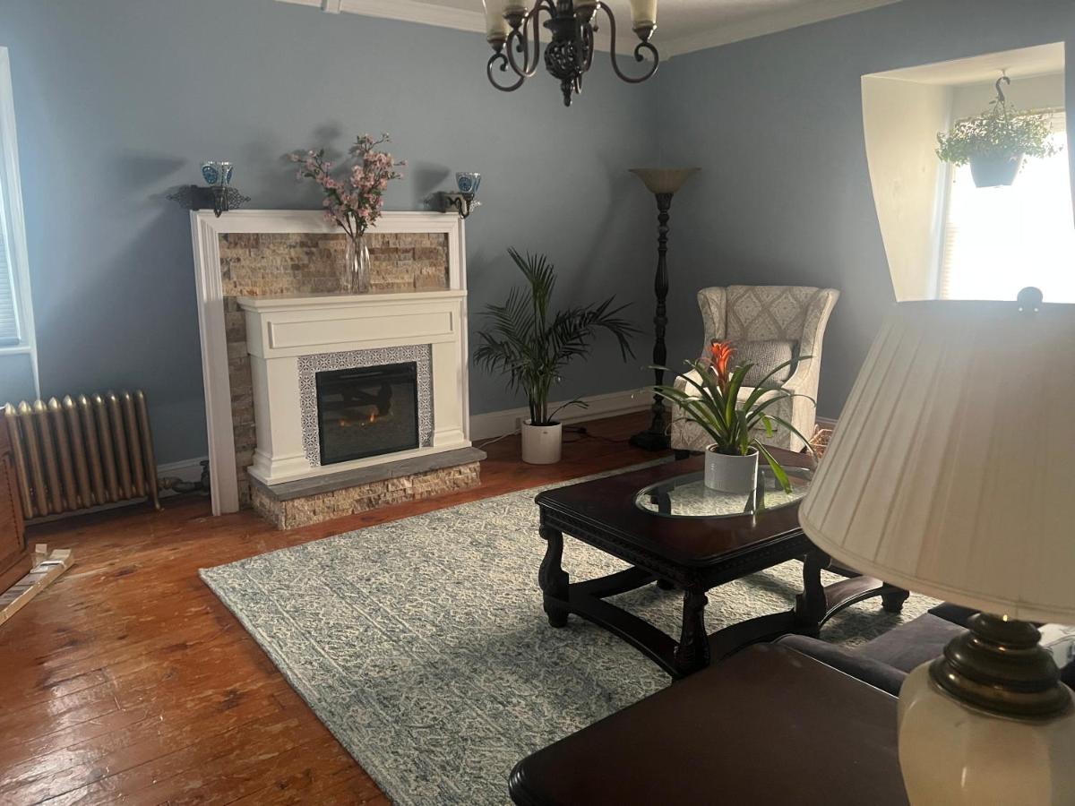 Private Victorian Apartment In Convenient City Location On 5 Acre, Sleeps 5 Πουκίπσι Εξωτερικό φωτογραφία