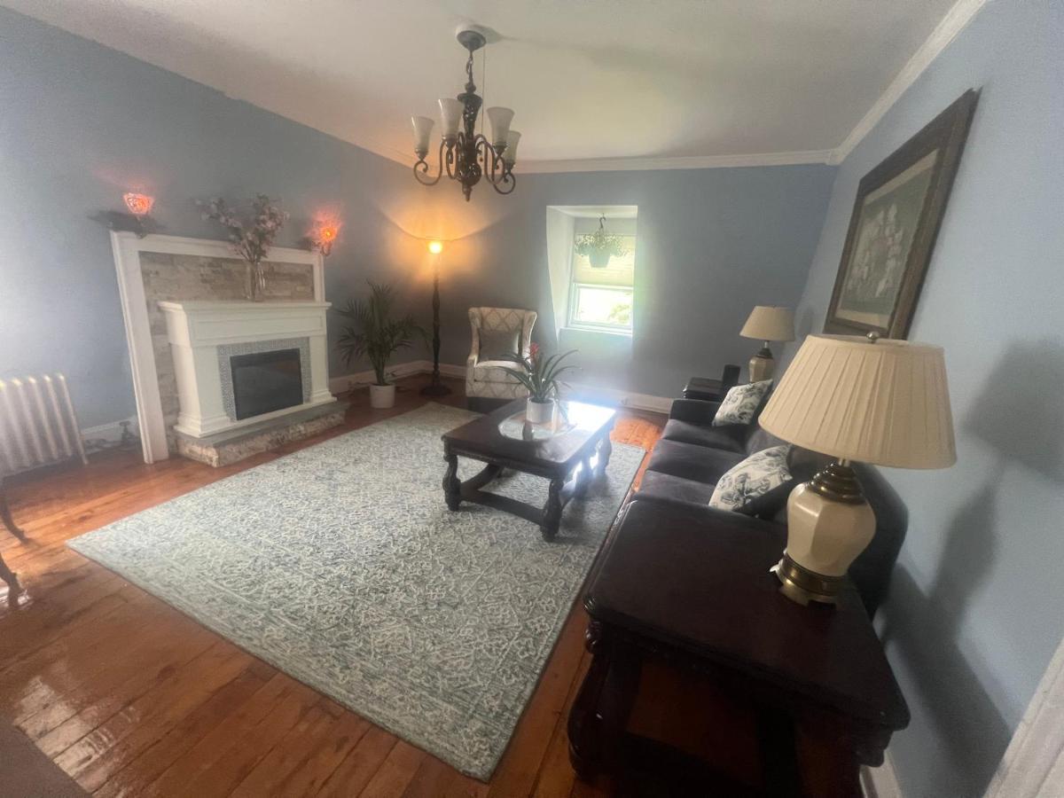 Private Victorian Apartment In Convenient City Location On 5 Acre, Sleeps 5 Πουκίπσι Εξωτερικό φωτογραφία